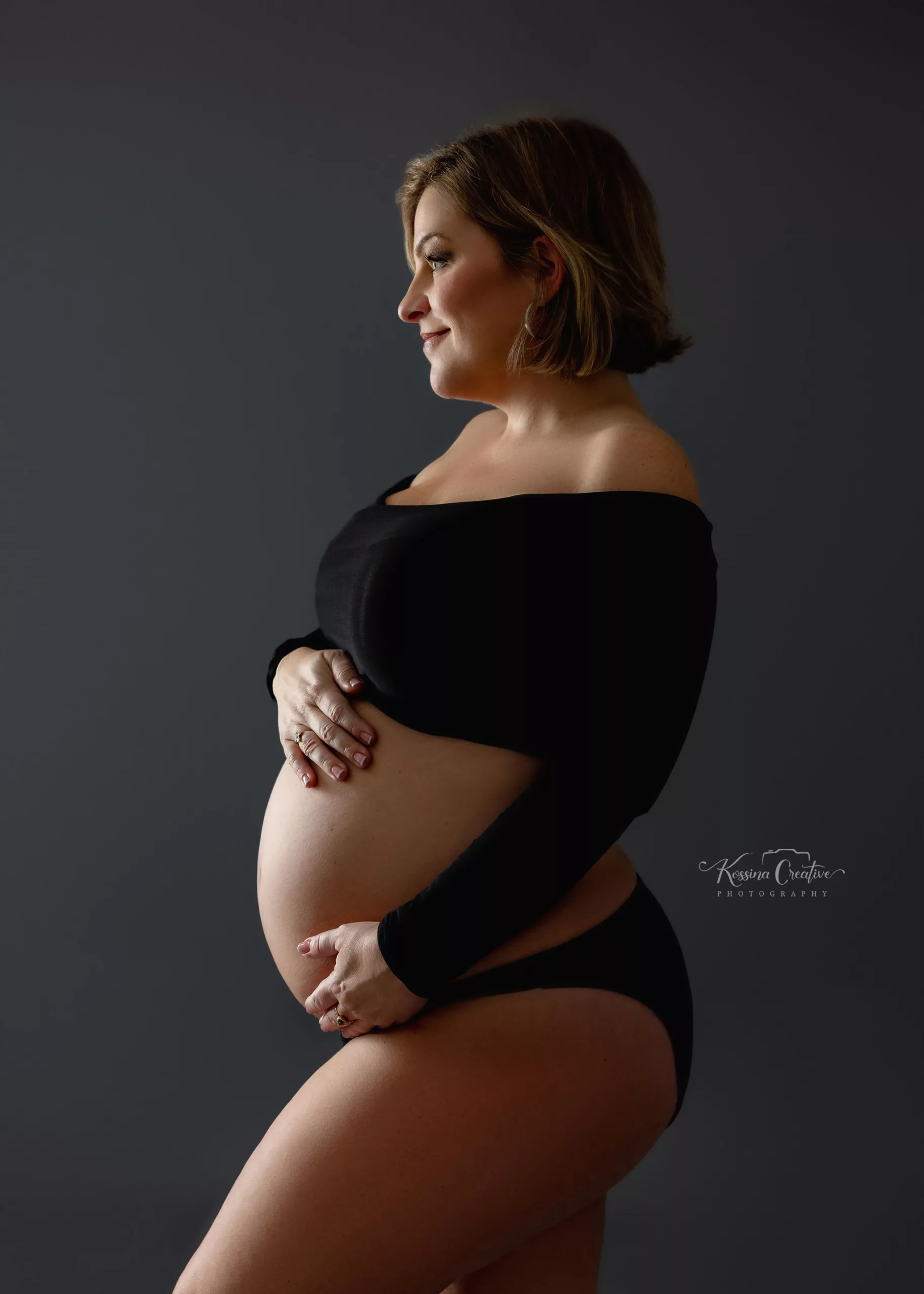 Orlando Maternity Photographer Photo Studio maternity boudoir dark grey background