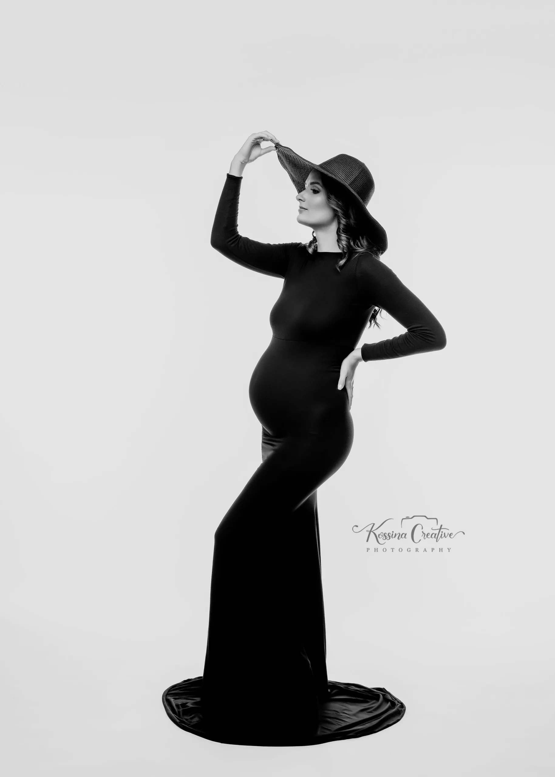 Orlando Maternity Photographer Photo Studio black and white silhouette with hat