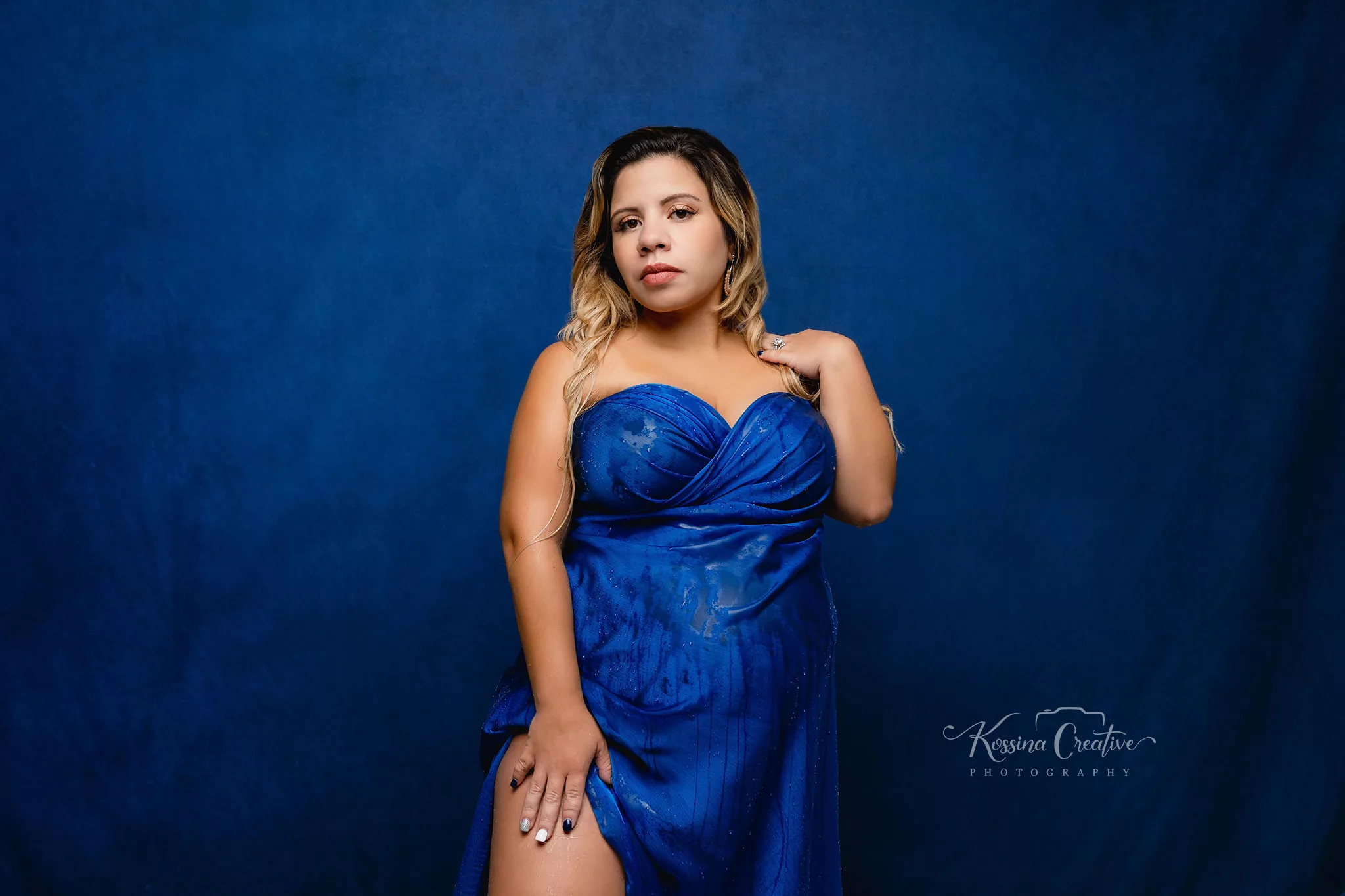 Orlando Maternity Photographer Photo Studio wet look with blue dress and blue background