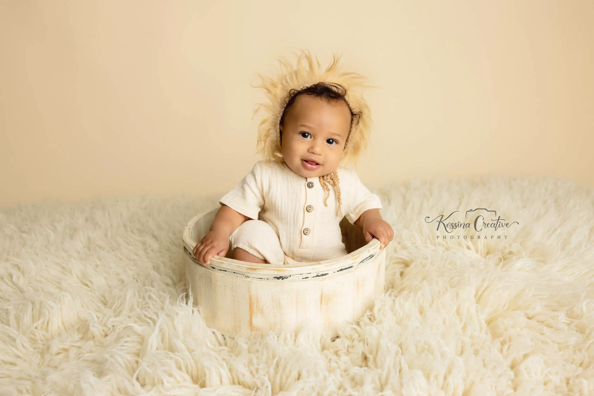 Orlando Baby Photographer 6 month sitter milestone baby in white bucket with lion hat