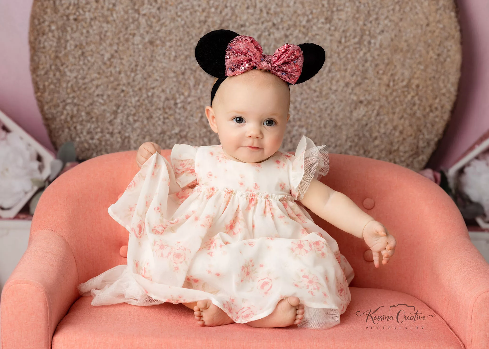 Orlando Baby Photographer 6 month sitter mile stone baby girl minnie mouse