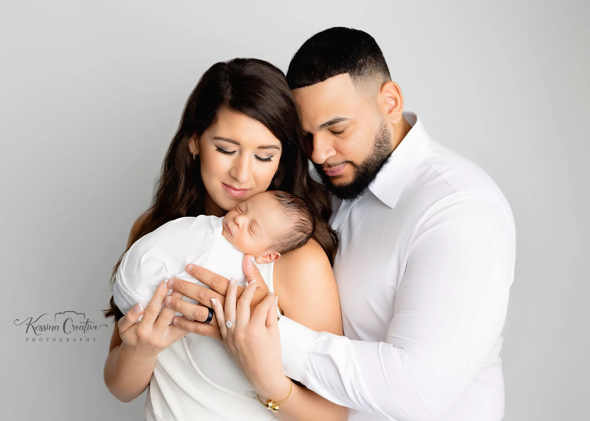 Orlando Family Newborn Photographer Baby Kid Photo studio baby snuggles all white eyes closed mom dad baby