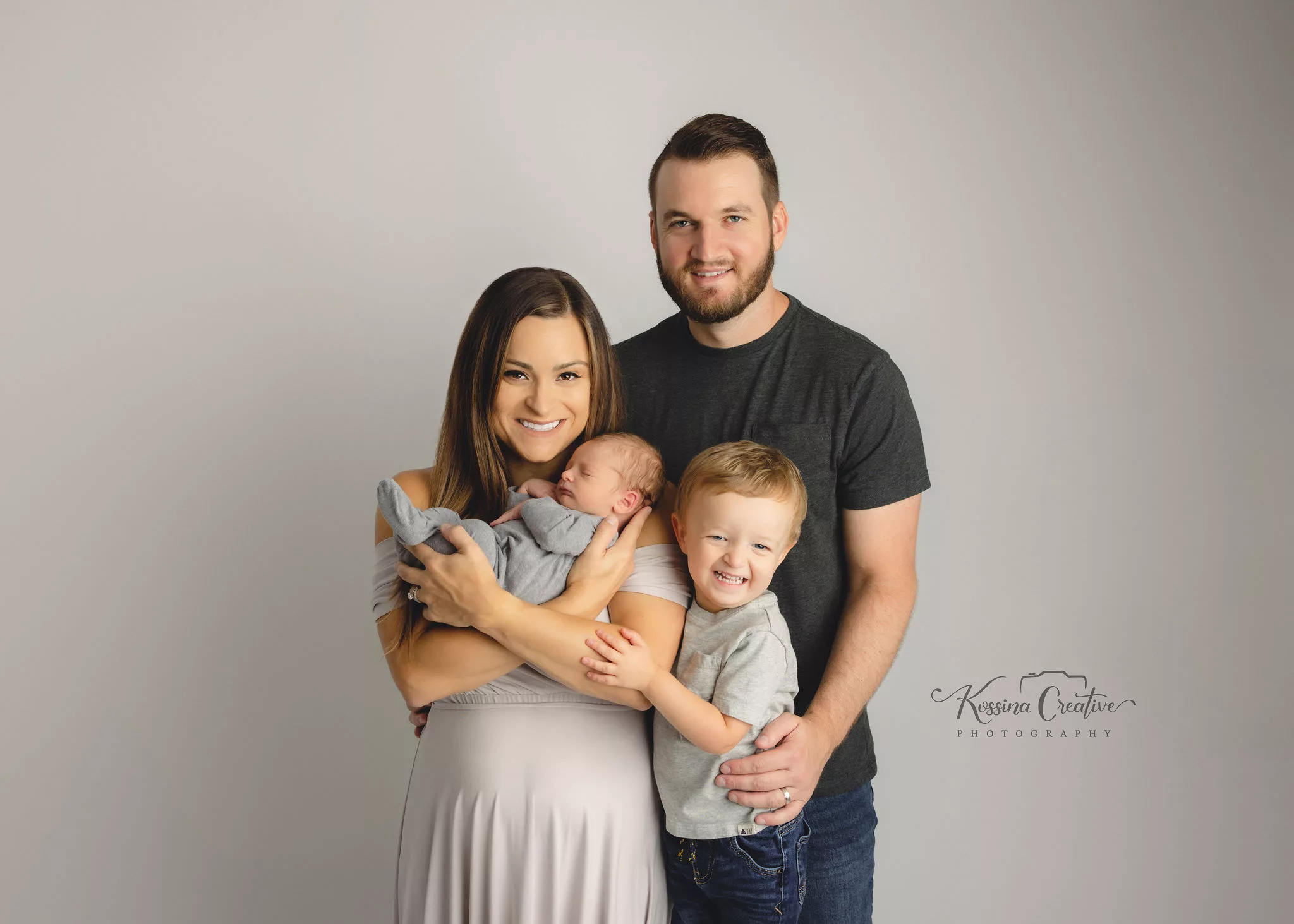 Orlando Family Newborn Photographer Baby Kid Photo studio family off our grey big brother little baby mom dad