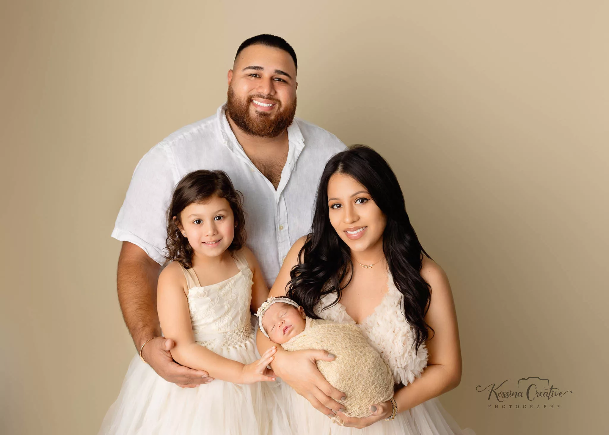 Orlando Family Newborn Photographer Baby Kid Photo studio family off our cream and white