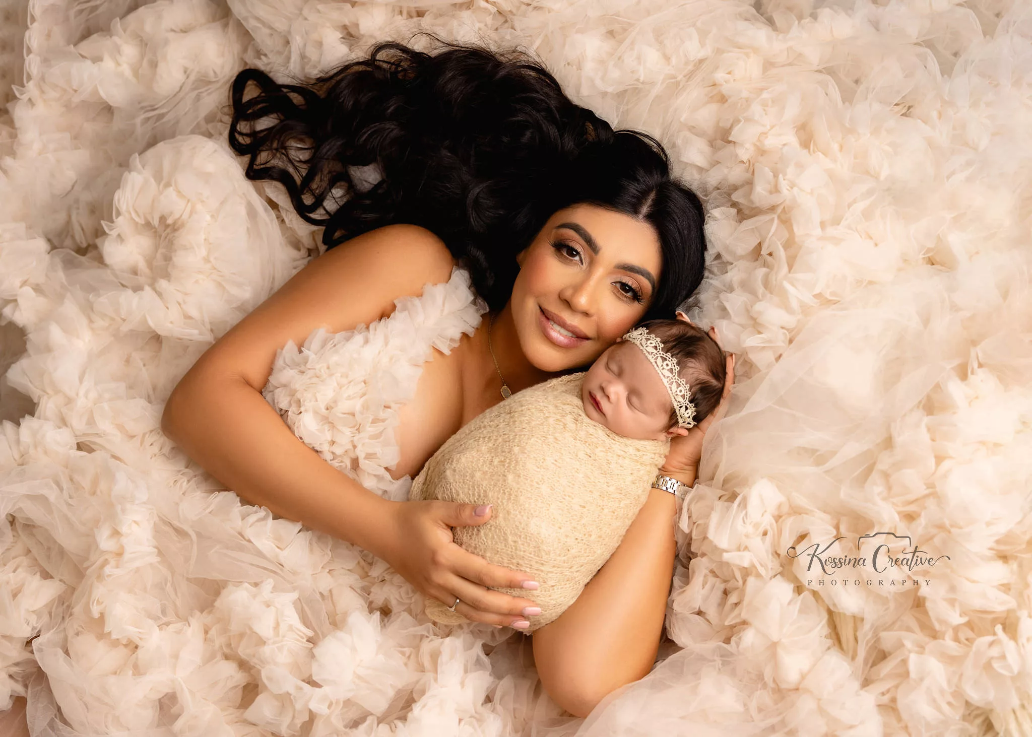 Orlando Family Newborn Photographer Baby Kid Photo studio mommy and me cream baby and mommy fluffy dress