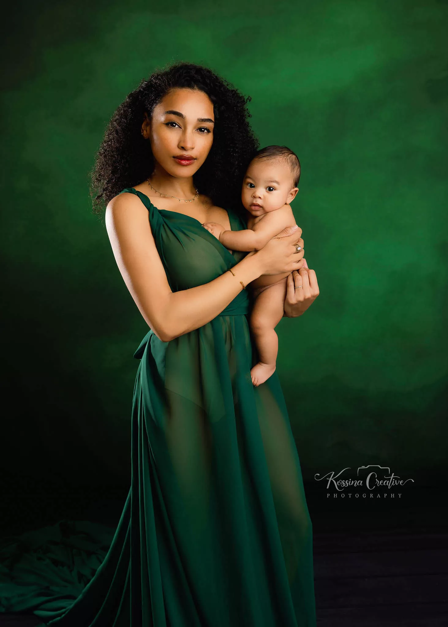 Orlando Family Newborn Photographer Baby Kid Photo studio emerald green dress emerald green back drop mom and baby