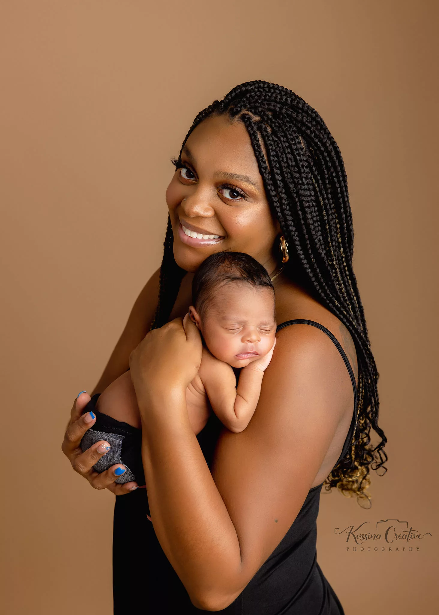 Orlando Family Newborn Photographer Baby Kid Photo studio brown back ground skin to skin mommy and baby snuggle