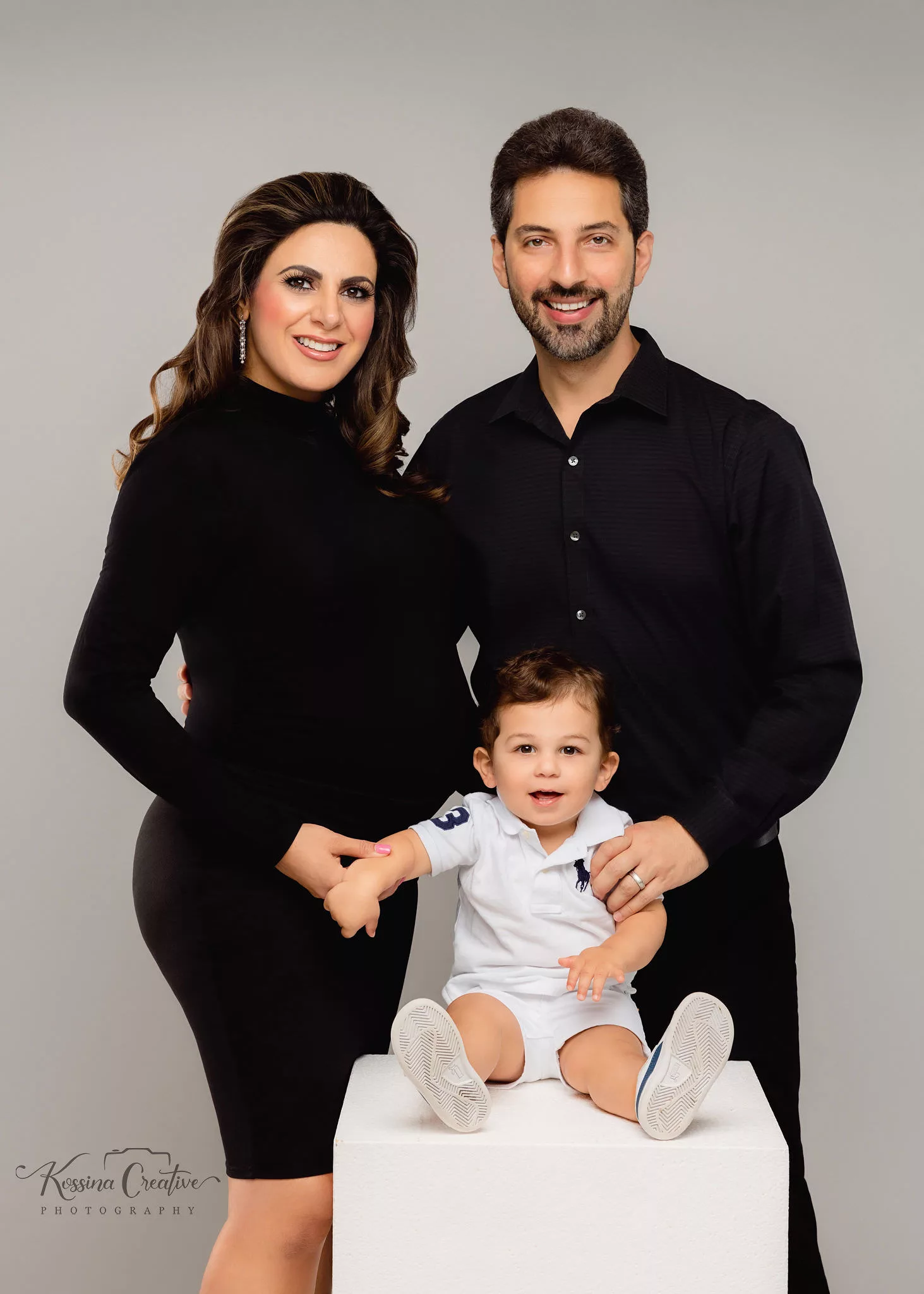 Orlando Family photography maternity family photo studio with black outfit
