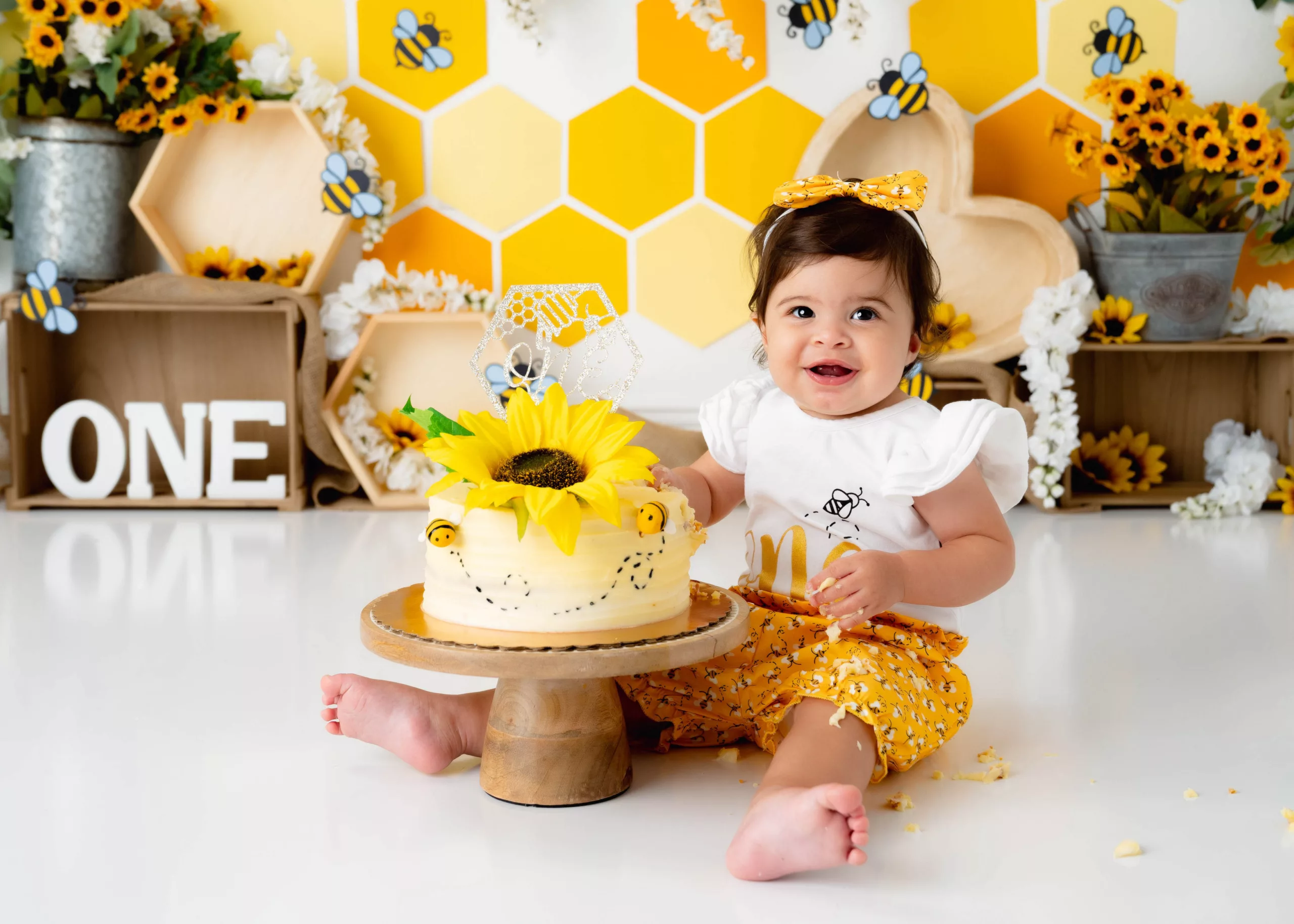 Orlando Girl Cake Smash 1st Birthday Photographer Photo Studio sunflowers yellow white brown bees honeycomb