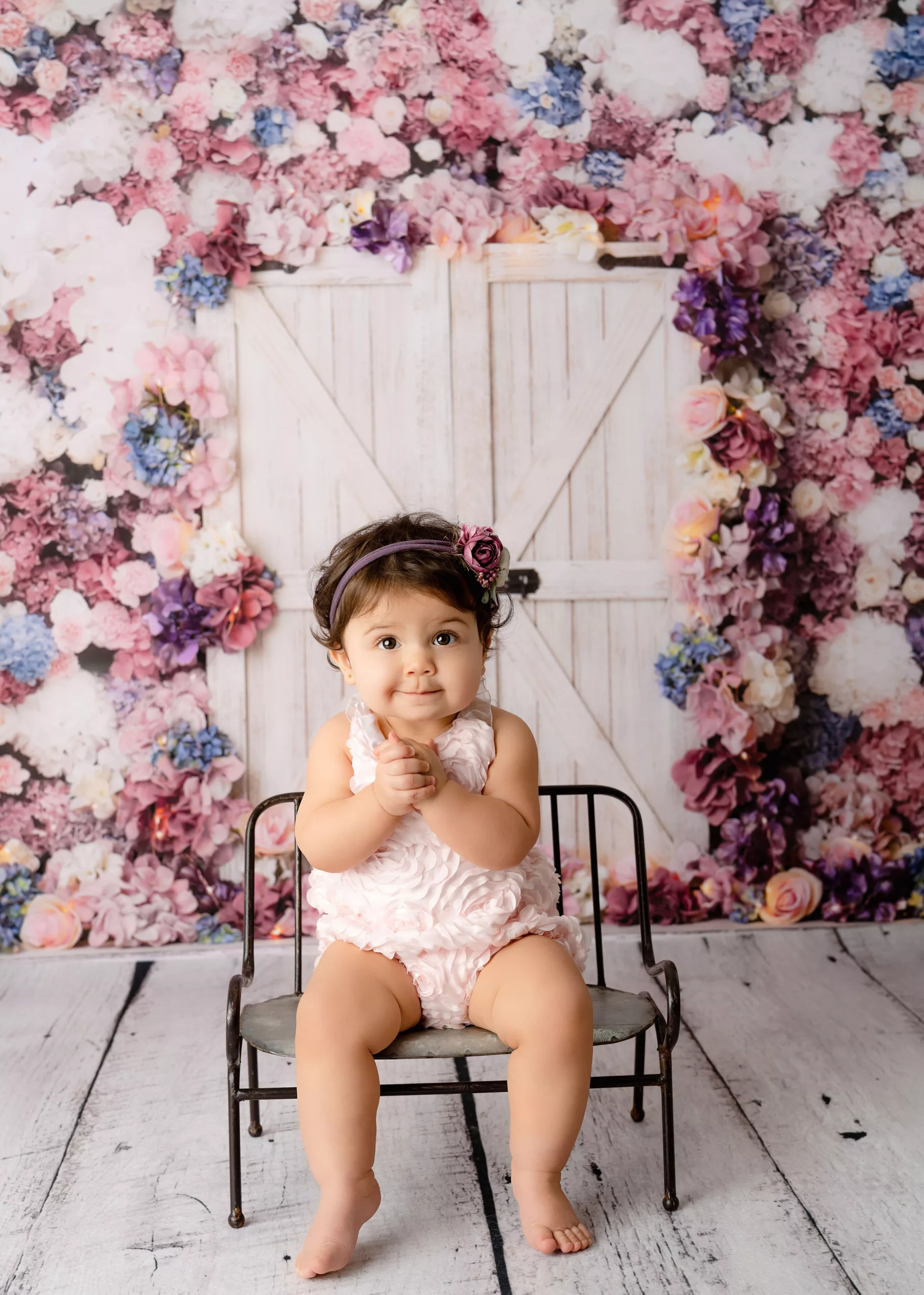 Orlando Girl Cake Smash 1st Birthday Photographer Photo Studio white barn door flowers with metal bench