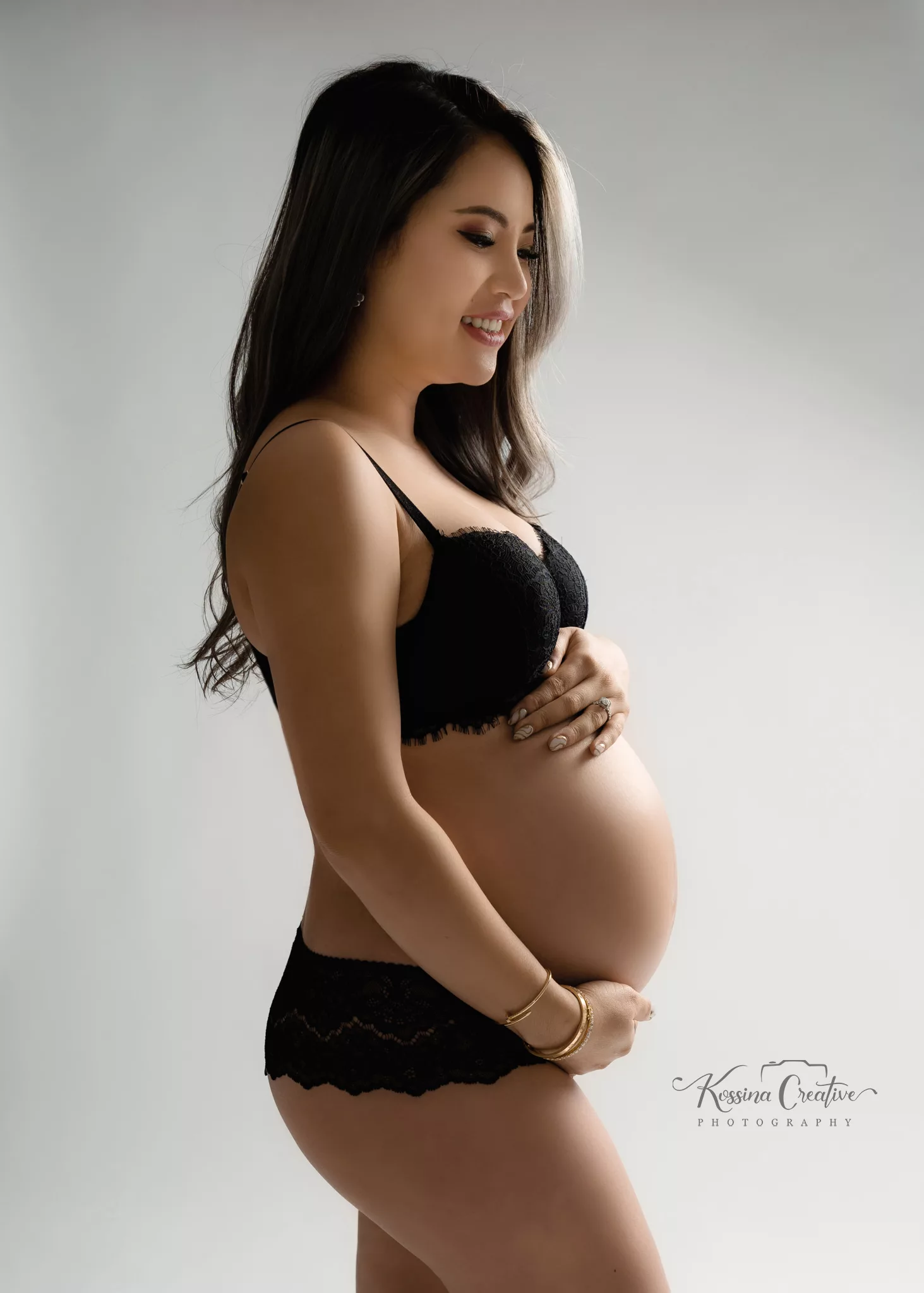 Orlando Maternity Boudoir Photographer Photo Studio Glamour shots black with white background