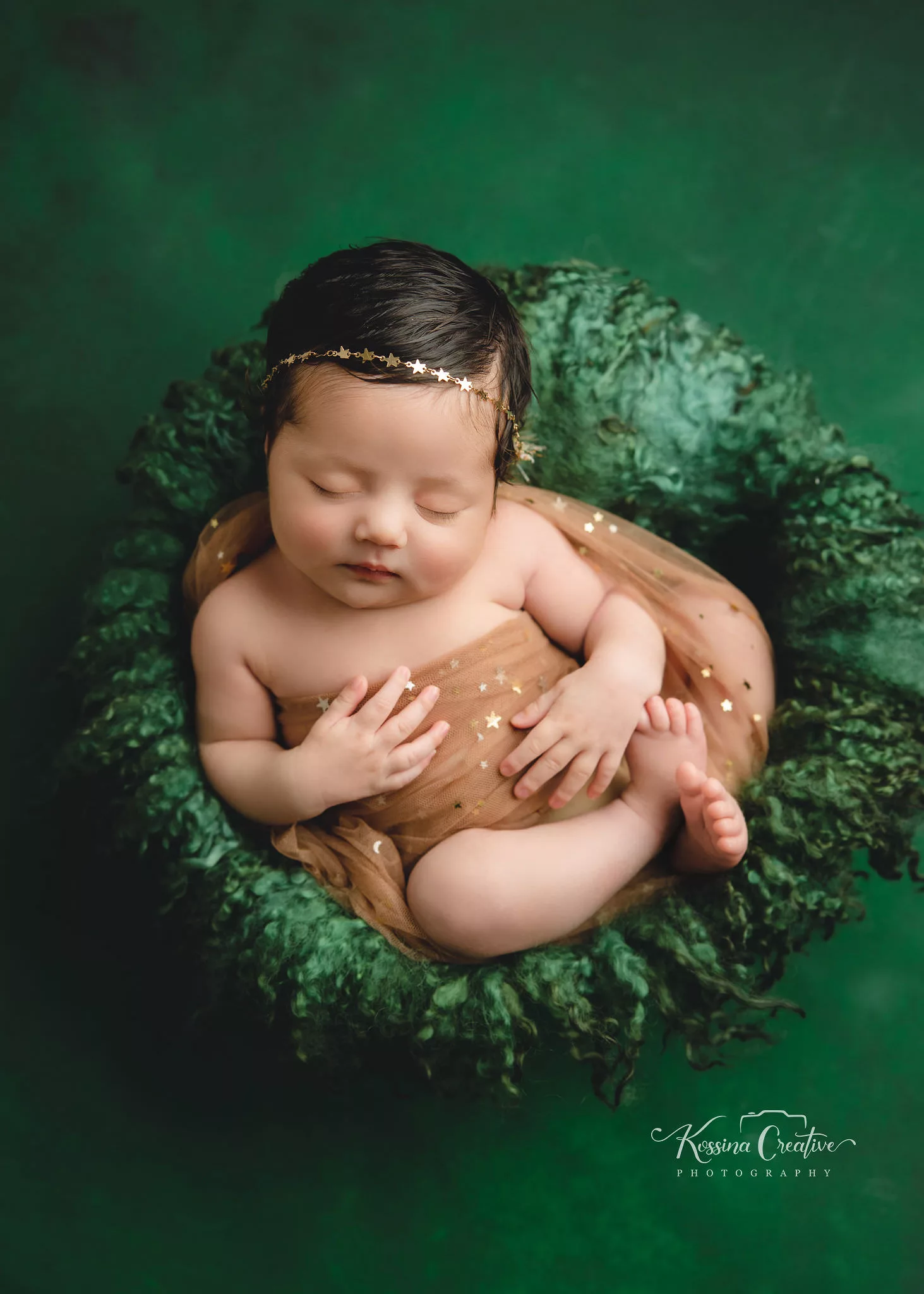 Orlando Newborn Photographer Baby Girl Photo studio deep green circle bucket star wrap head band star wrap emerald green