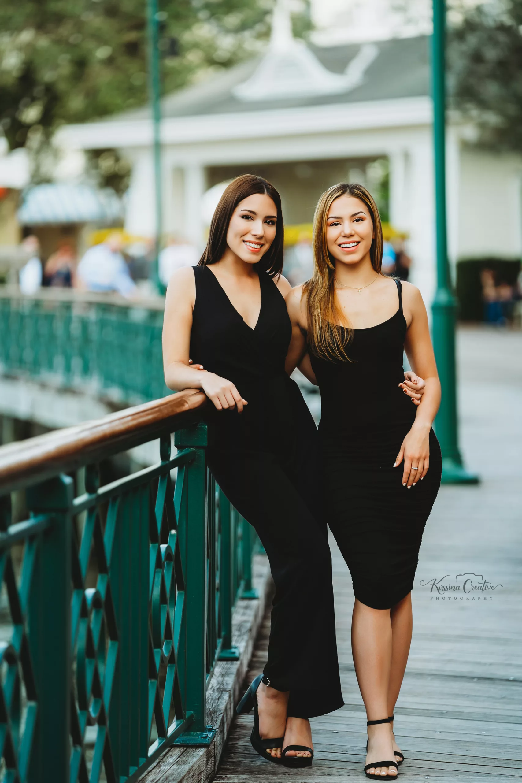 Orlando Outdoor Senior portrait photographer graduation photos black dresses