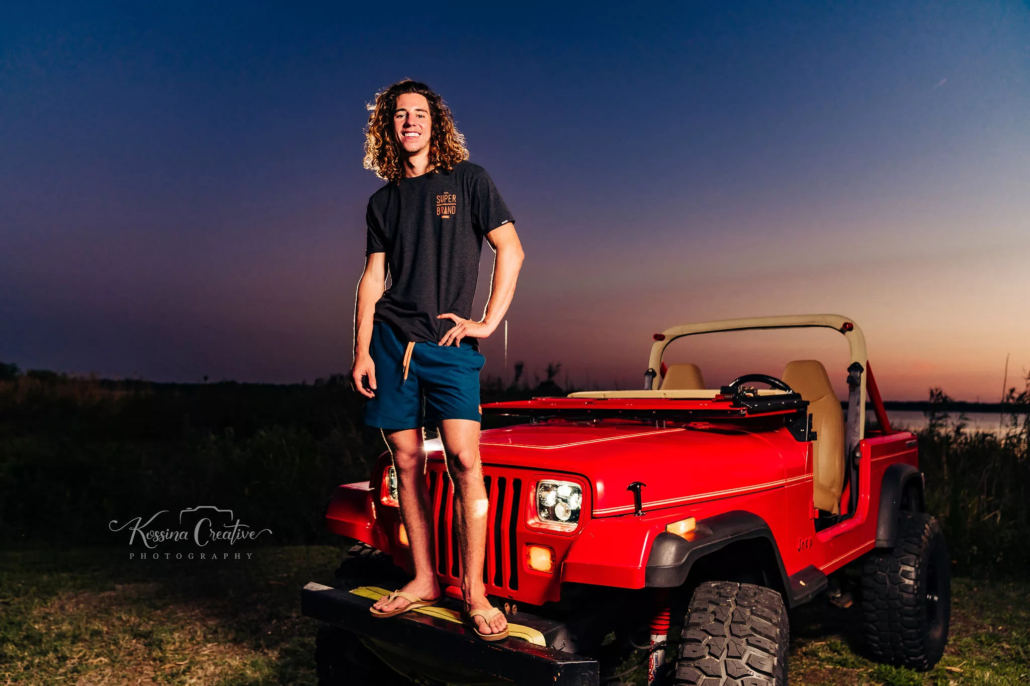 Orlando Outdoor Senior portrait photographer graduation photos jeep sunset