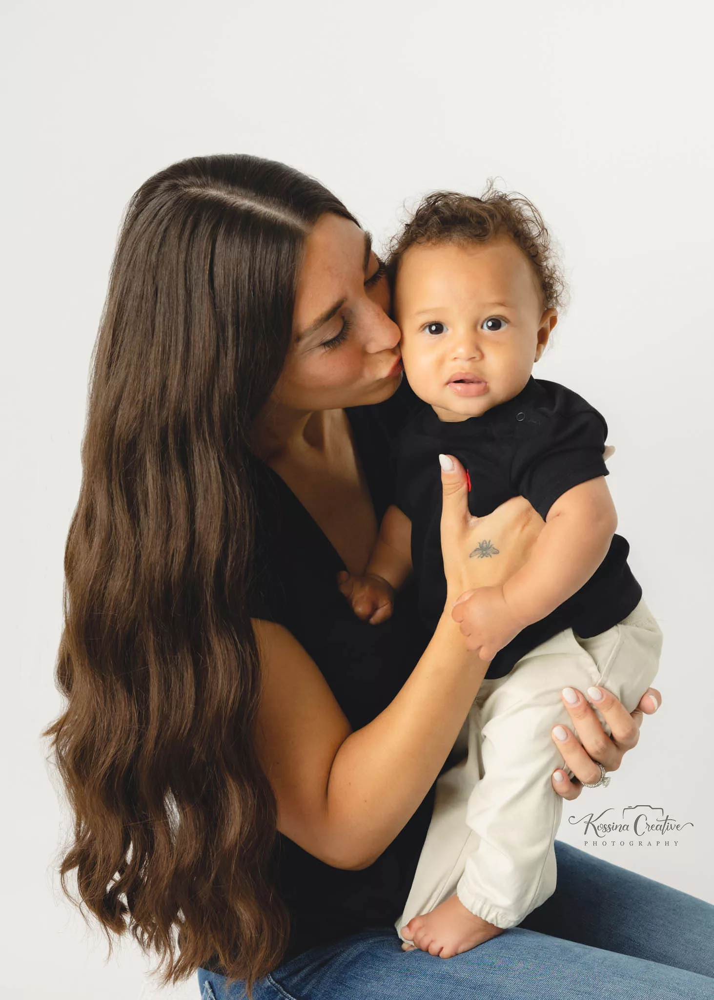 orlando photo studio family photographer studio portraits generations mommy kissing baby