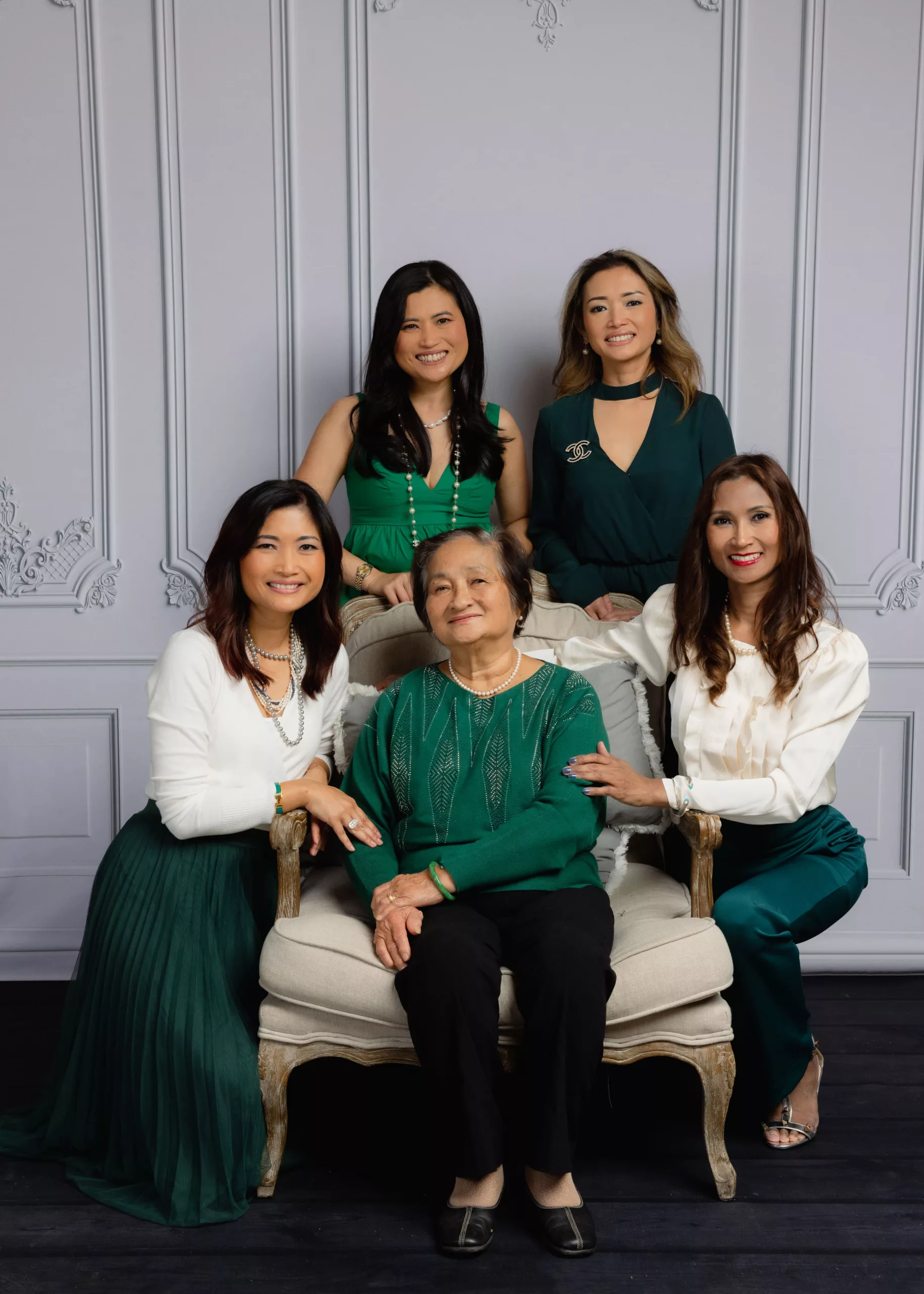 orlando photo studio family photographer studio portraits generations mom with grown daughters green black cream color scheme